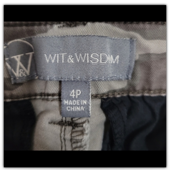 Wit & Wisdom camo cargo style pants size 4P - Picture 3 of 4